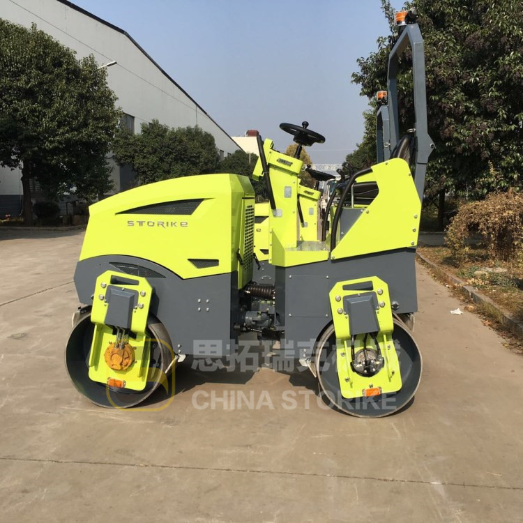 小型壓路機十字路口施工，瀝青路面的接縫有什么技巧處理